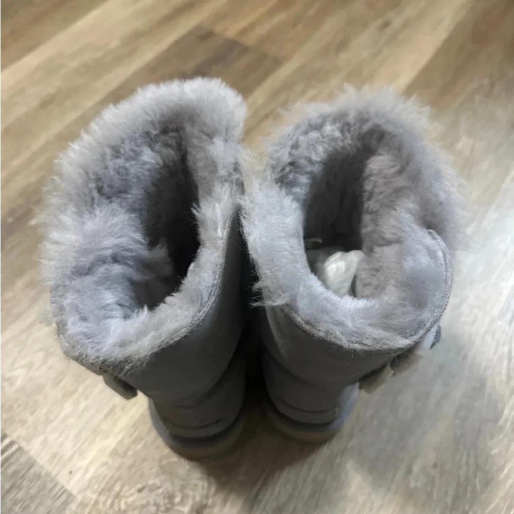 UGG Bailey Fashion Buckle color gray